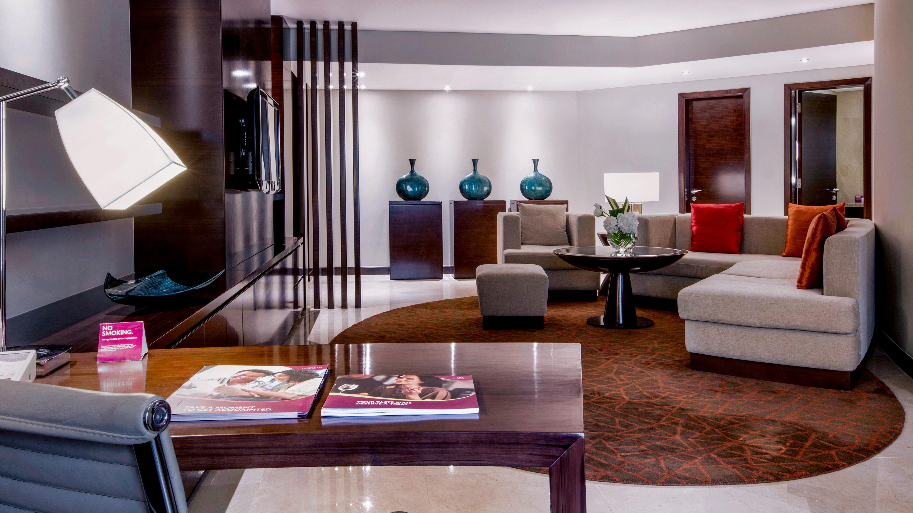 Crowne Plaza Dubai Deira By Ihg Hotel Ngoại thất bức ảnh A suite at the W Doha