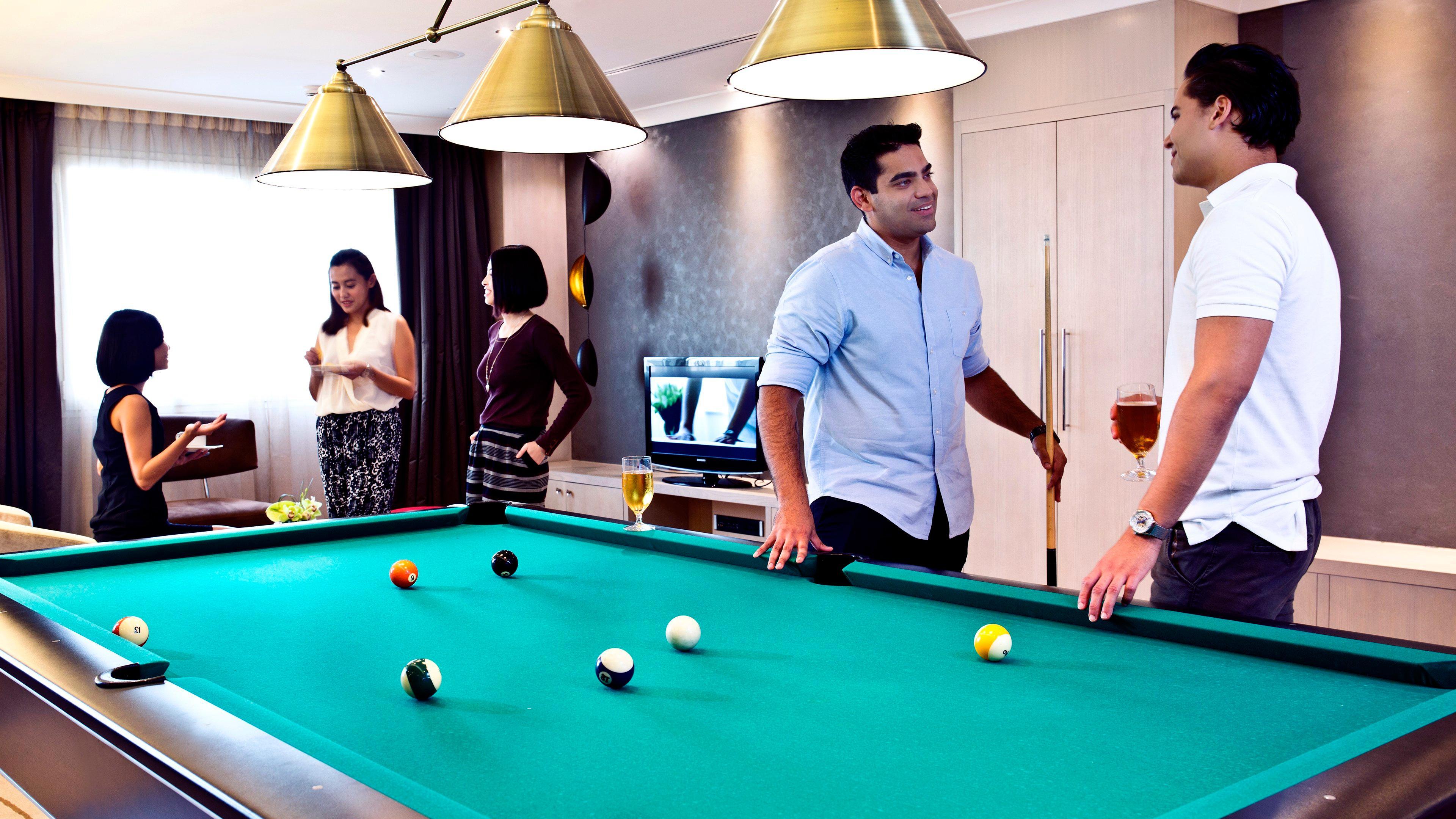 Crowne Plaza Dubai Deira By Ihg Hotel Ngoại thất bức ảnh A pool table