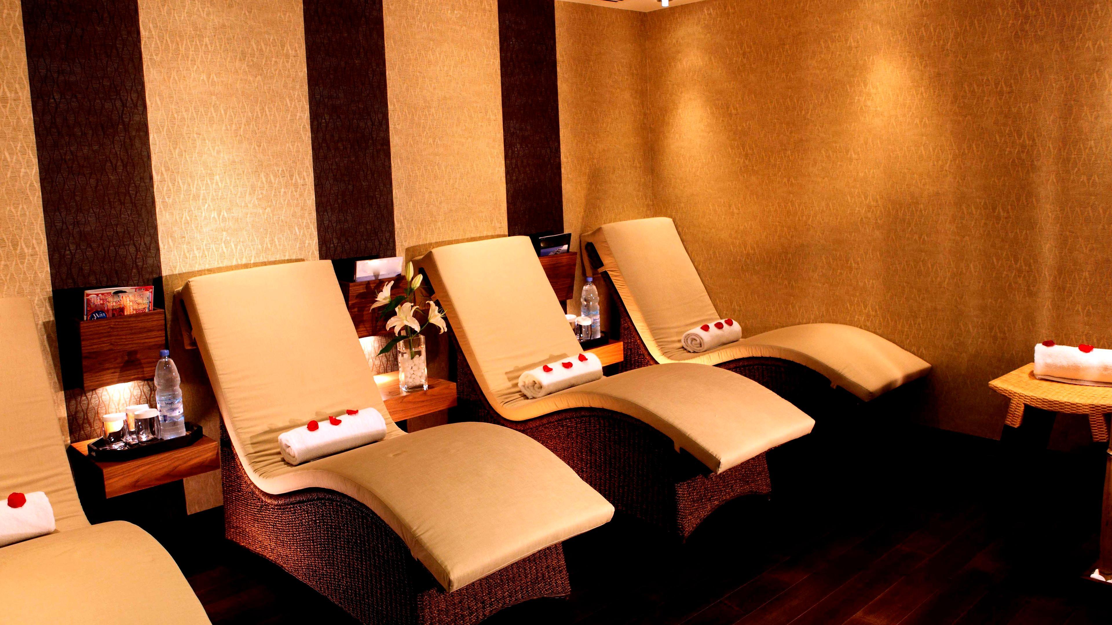 Crowne Plaza Dubai Deira By Ihg Hotel Ngoại thất bức ảnh The spa at the Taj Mahal Palace, Mumbai