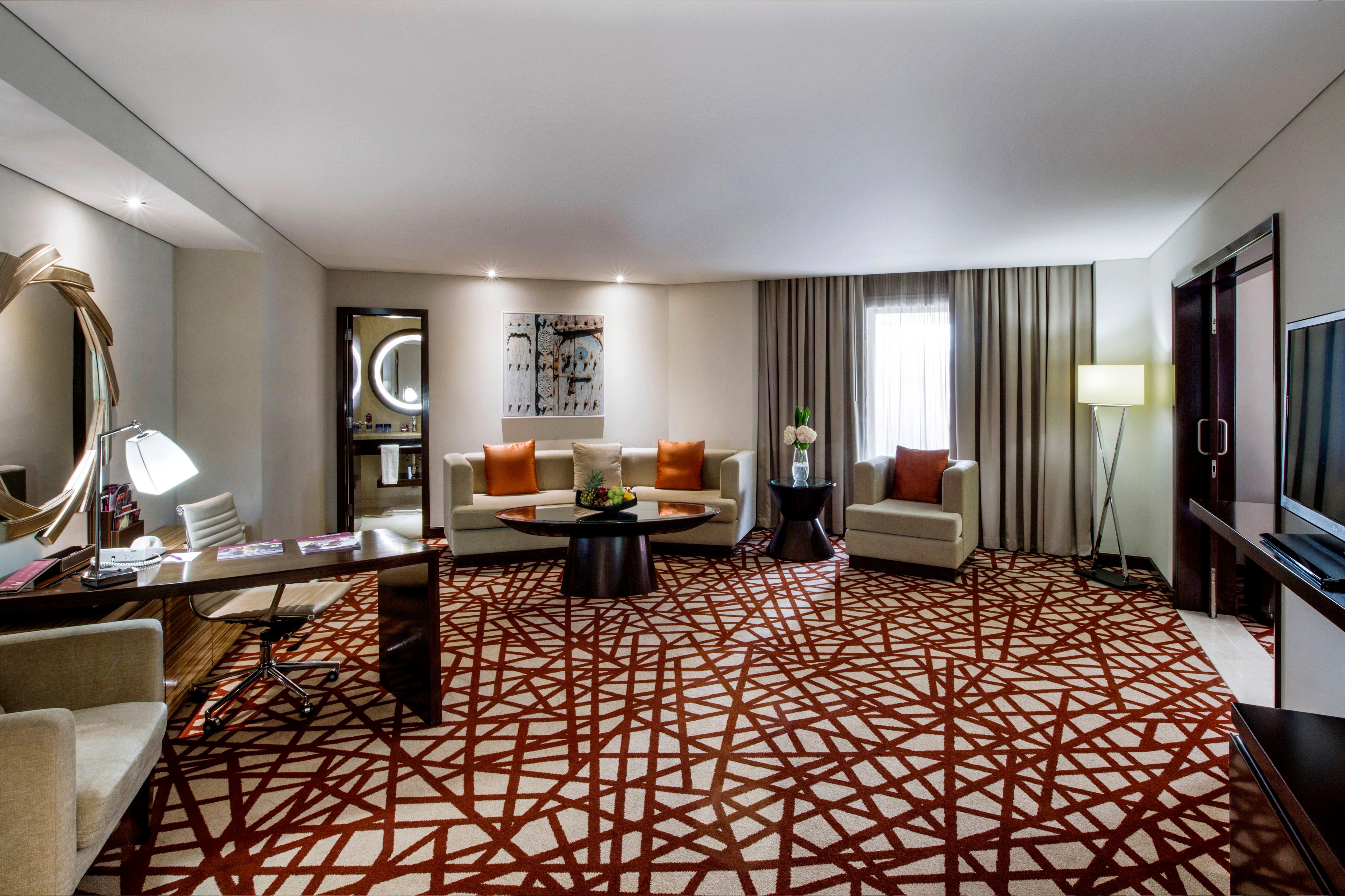 Crowne Plaza Dubai Deira By Ihg Hotel Ngoại thất bức ảnh A suite at the hotel