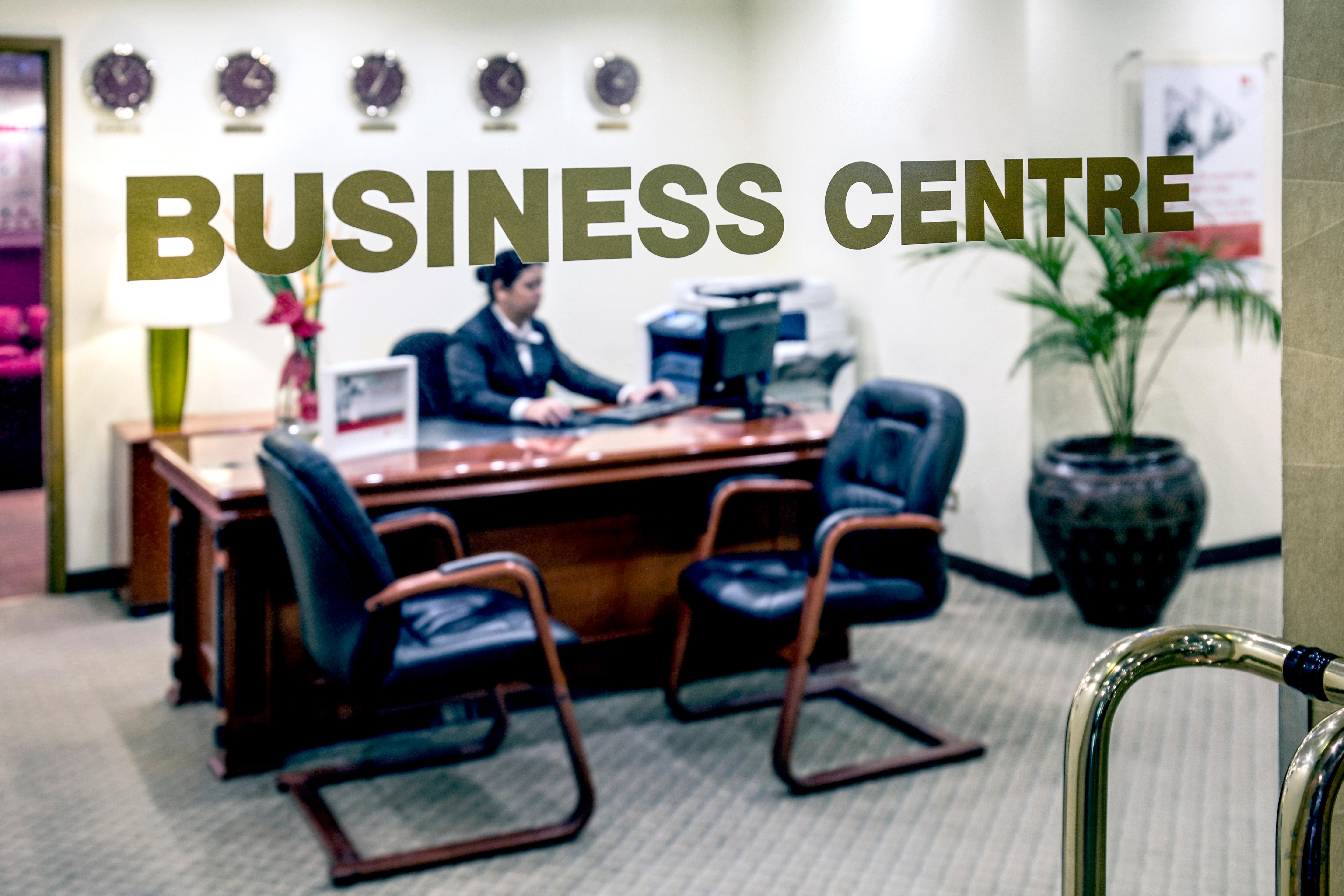 Crowne Plaza Dubai Deira By Ihg Hotel Ngoại thất bức ảnh A business centre