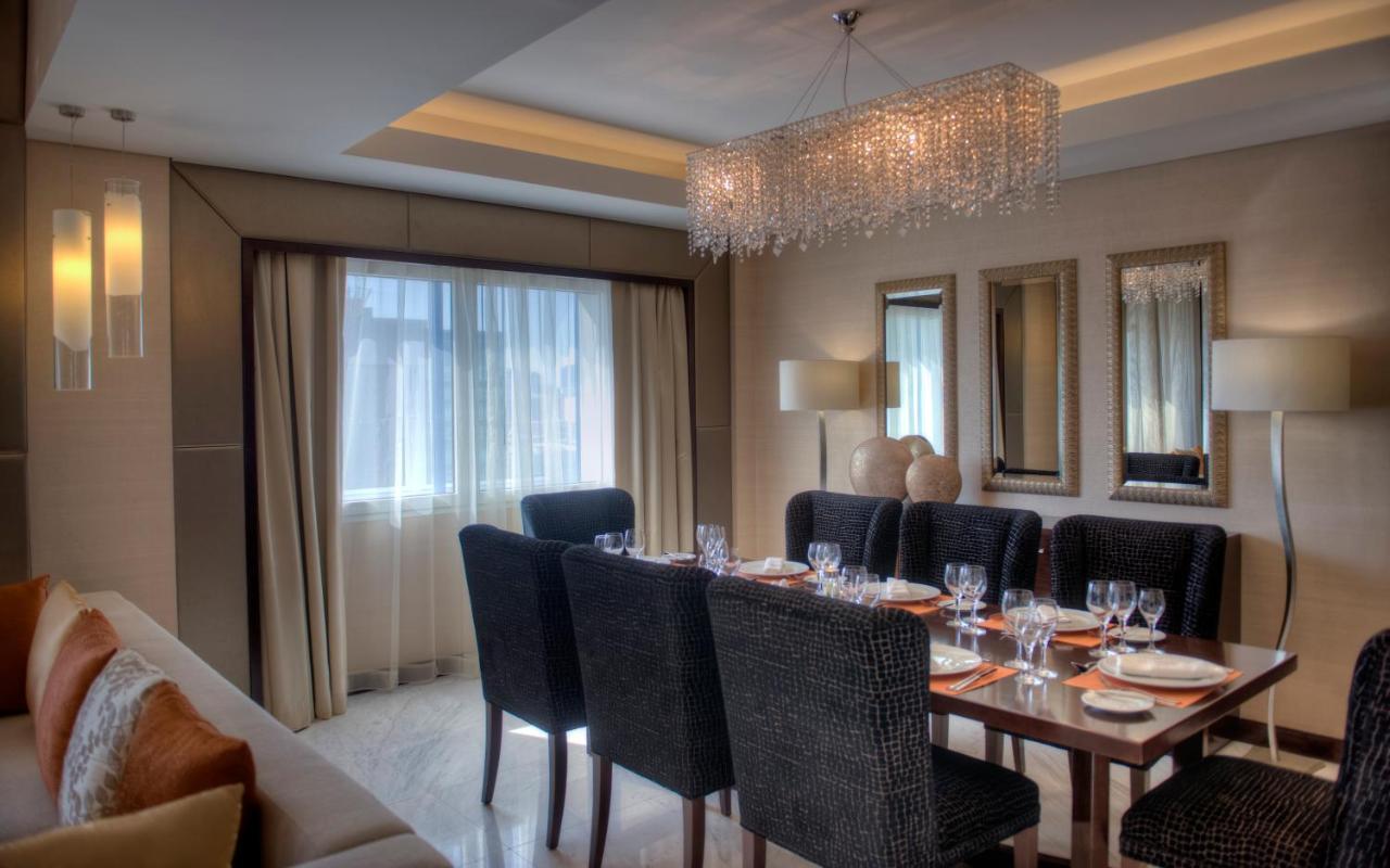 Crowne Plaza Dubai Deira By Ihg Hotel Ngoại thất bức ảnh A dining room