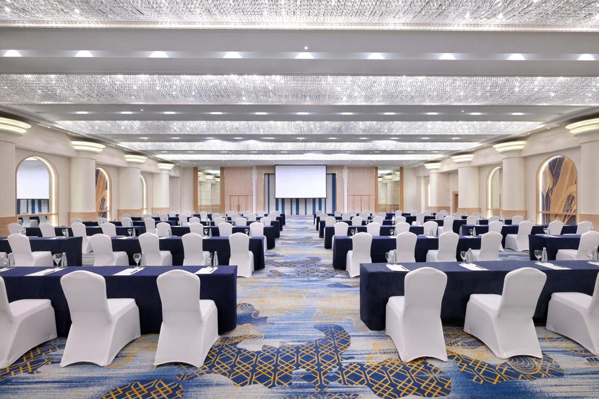 Crowne Plaza Dubai Deira By Ihg Hotel Ngoại thất bức ảnh The Grand Ballroom
