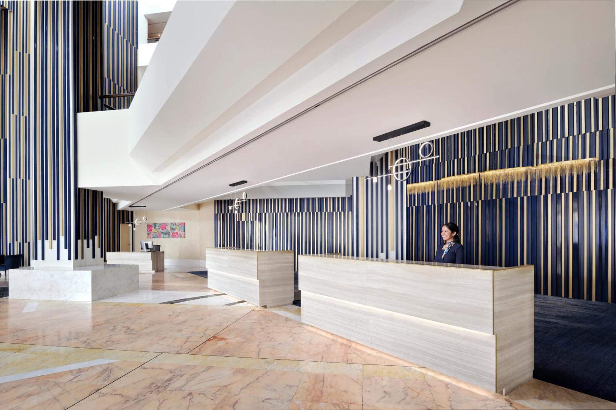 Crowne Plaza Dubai Deira By Ihg Hotel Ngoại thất bức ảnh The lobby of the hotel
