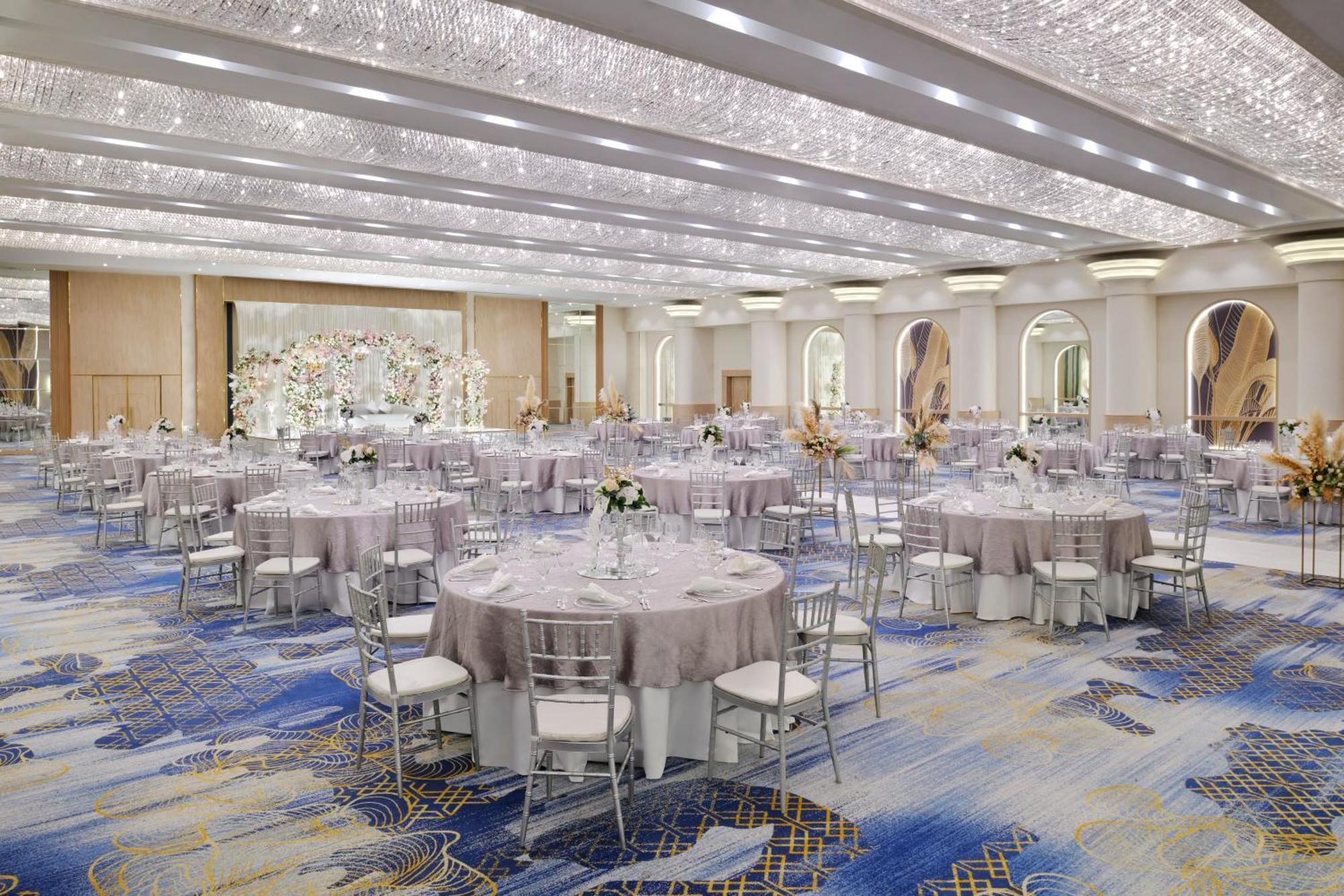 Crowne Plaza Dubai Deira By Ihg Hotel Ngoại thất bức ảnh The ballroom